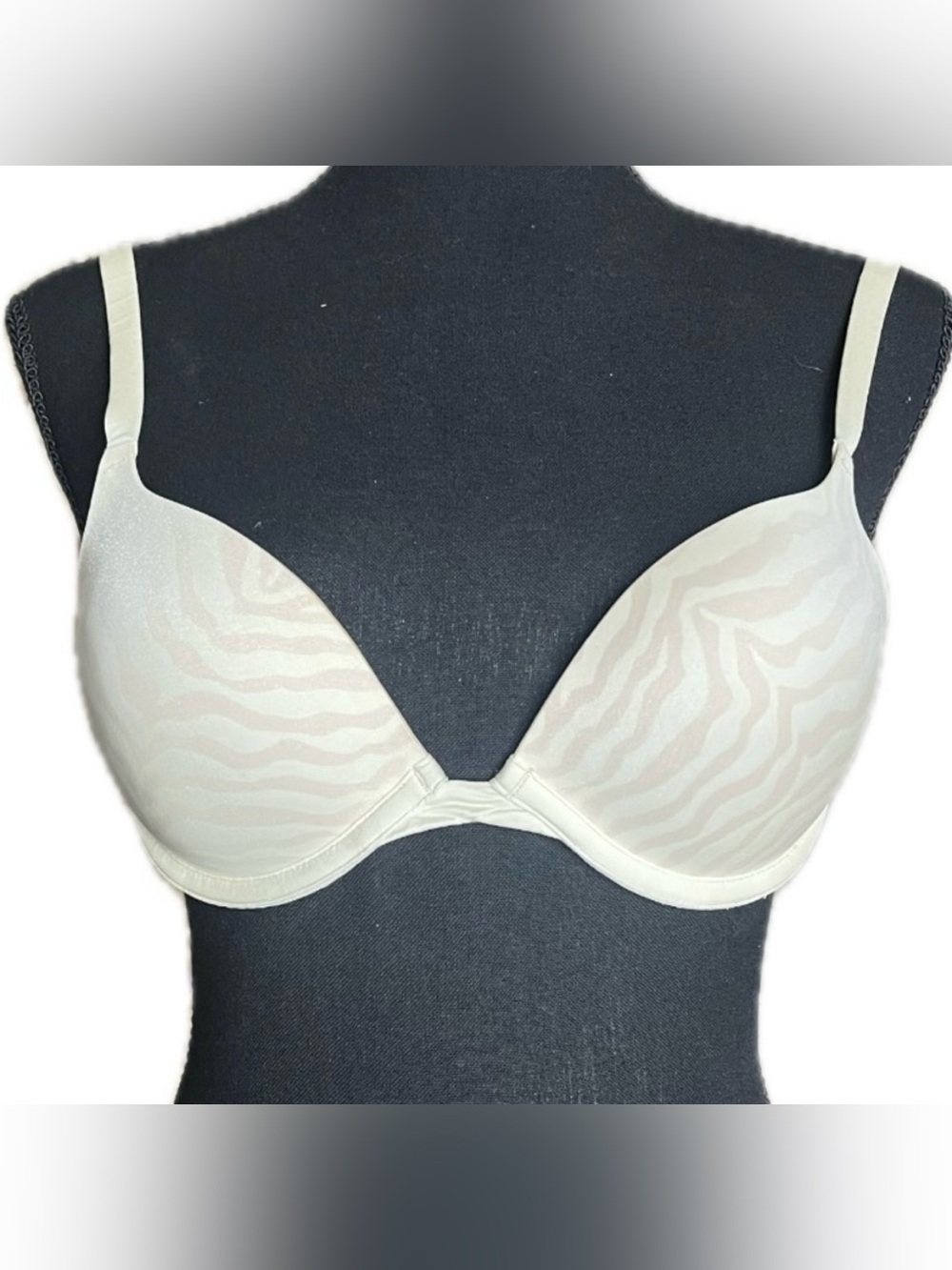 Hanes Ivory/Cream Zebra Print Push Up Bra with underwire. Women’s size 36B